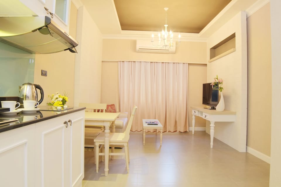 Suite | In-room dining