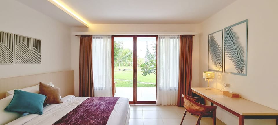 Deluxe Room, 1 King Bed, Mountain View | Free WiFi, bed sheets