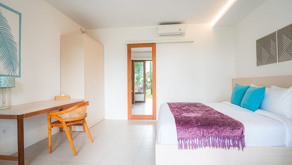 Deluxe Room, 1 King Bed, Mountain View | Free WiFi, bed sheets