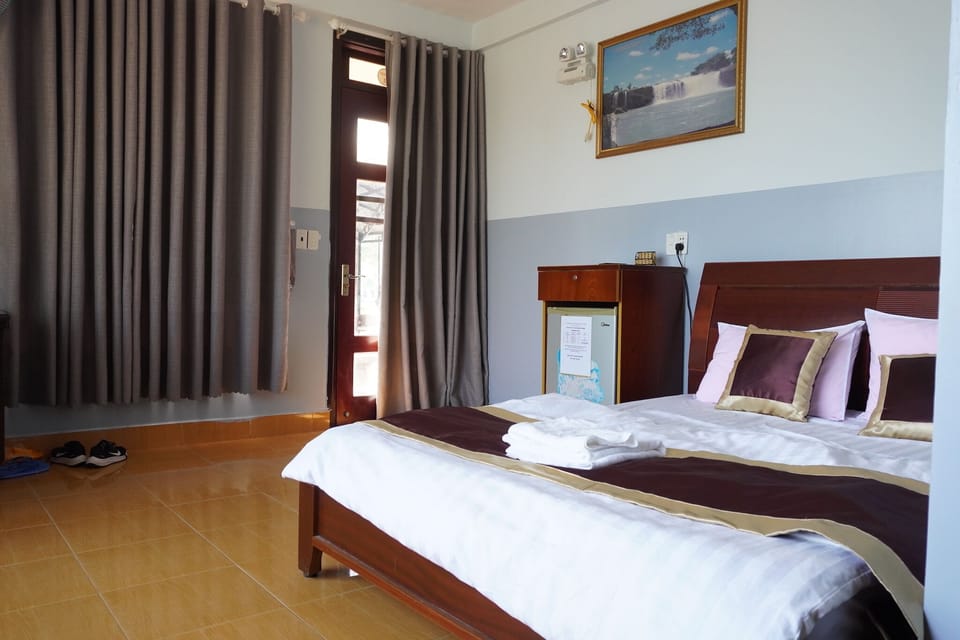 Panoramic Double Room, 1 Queen Bed | Hypo-allergenic bedding available, desk, laptop workspace, WiFi (free)