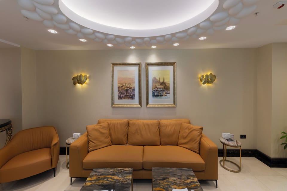 Lobby lounge