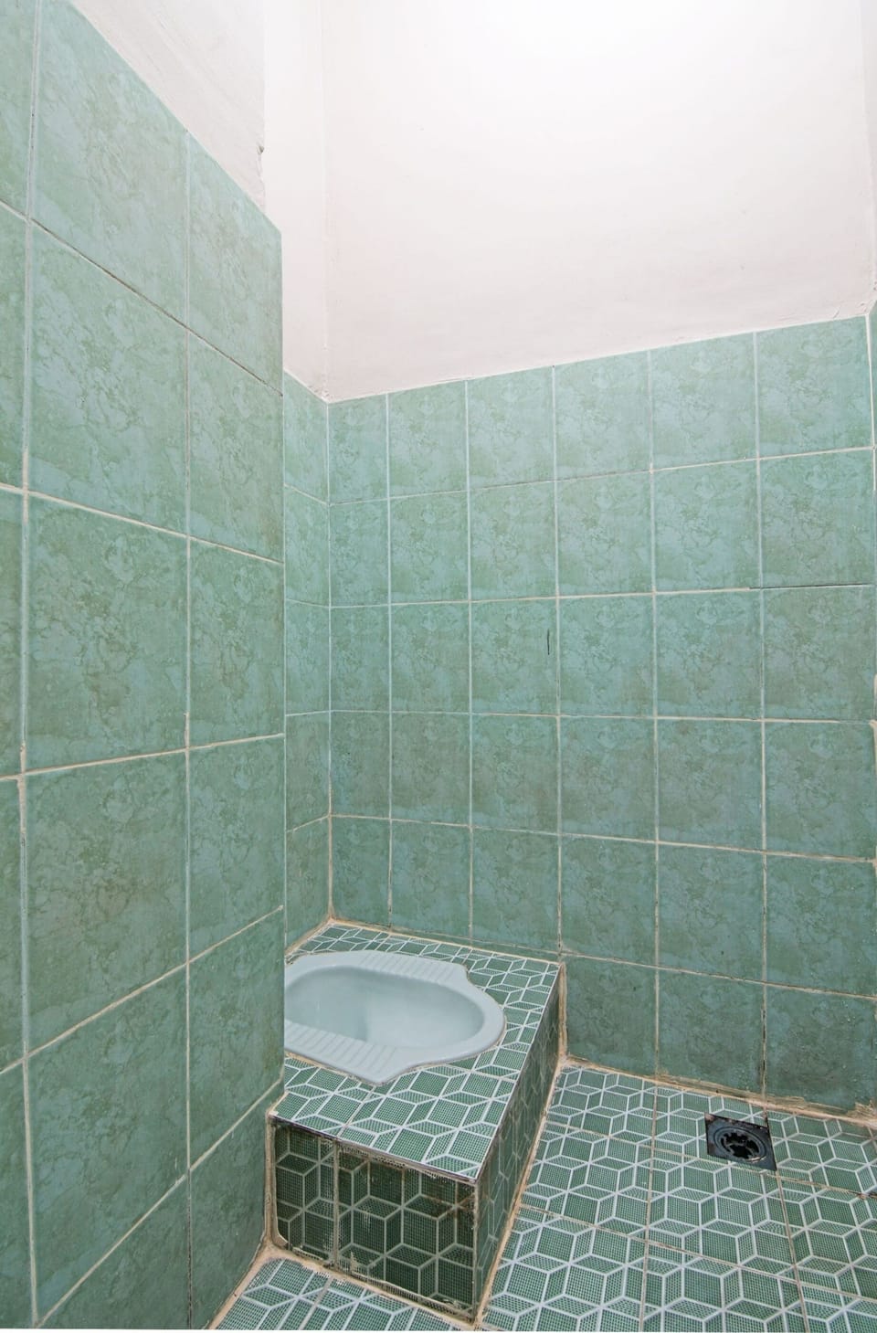Double Room | Bathroom | Shower, rainfall showerhead, toilet paper