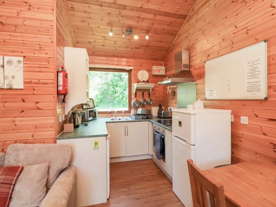 Cottage | Private kitchen | Fridge, dishwasher, electric kettle, toaster