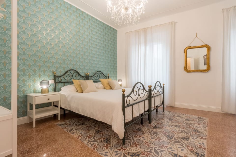 Superior Double or Twin Room | Desk, laptop workspace, soundproofing, free WiFi