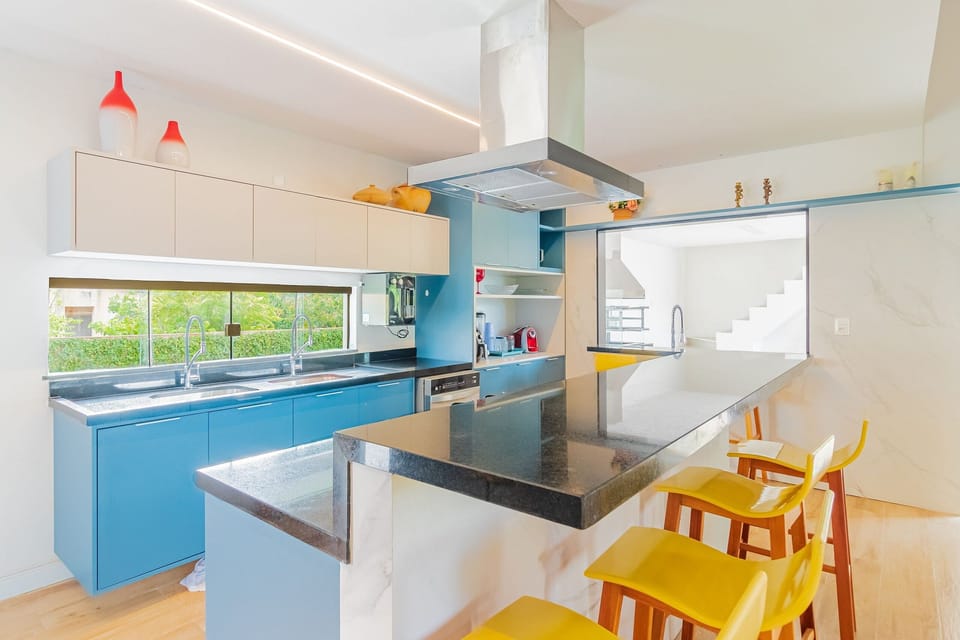 Chalet | Private kitchen | Coffee/tea maker, full-size fridge, microwave, cookware/dishes/utensils