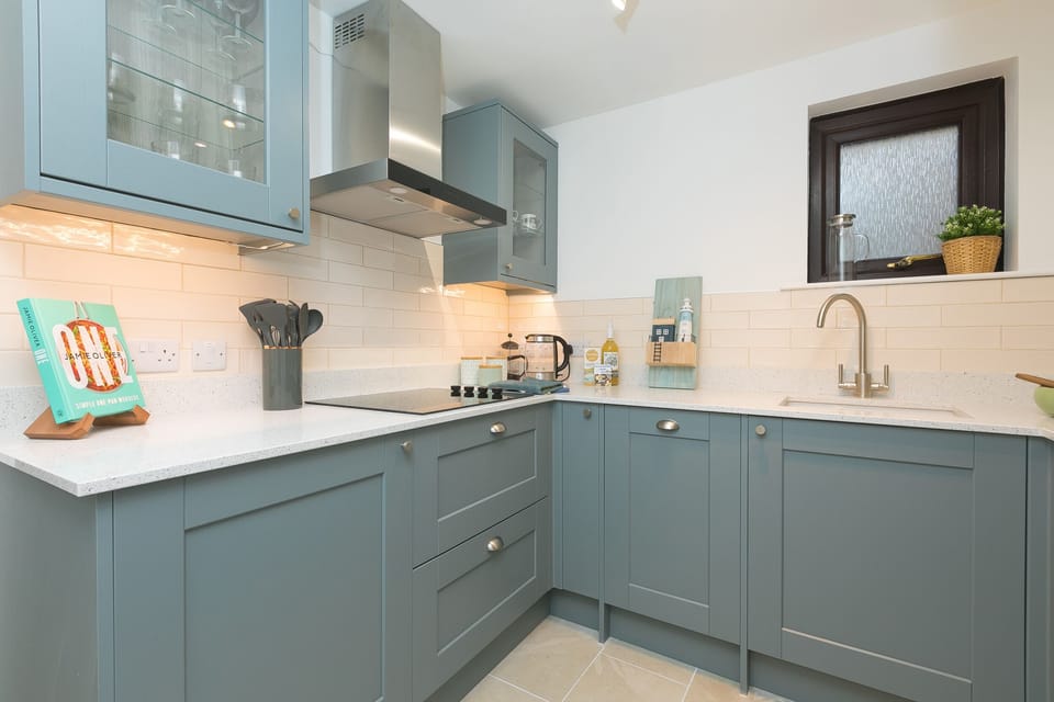 Cottage | Private kitchen | Fridge, dishwasher, electric kettle, toaster