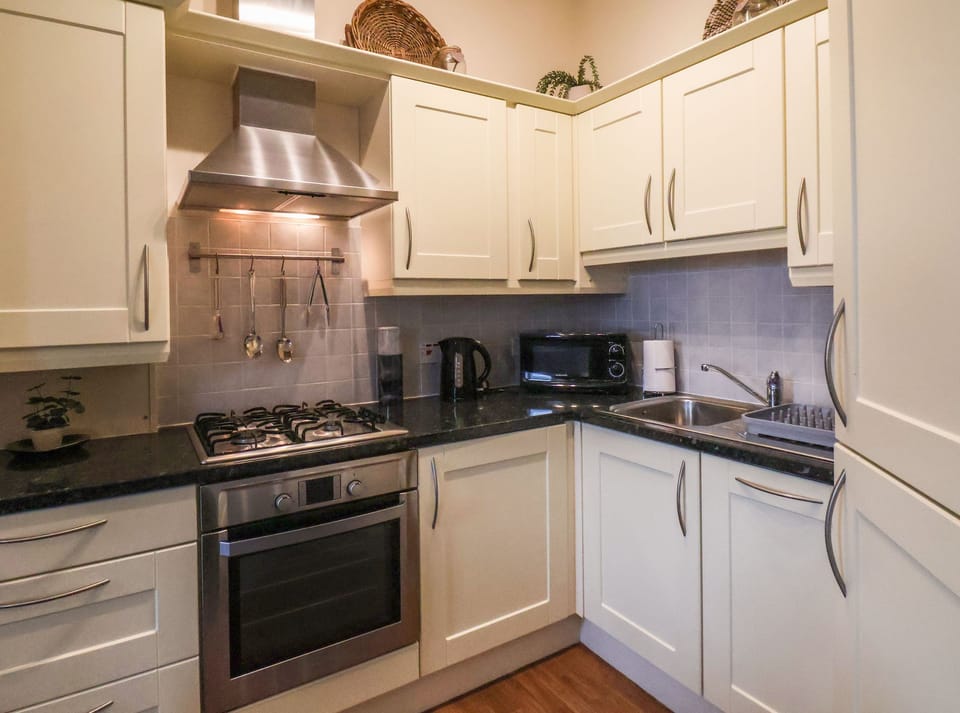 Fridge, dishwasher, cookware/dishes/utensils