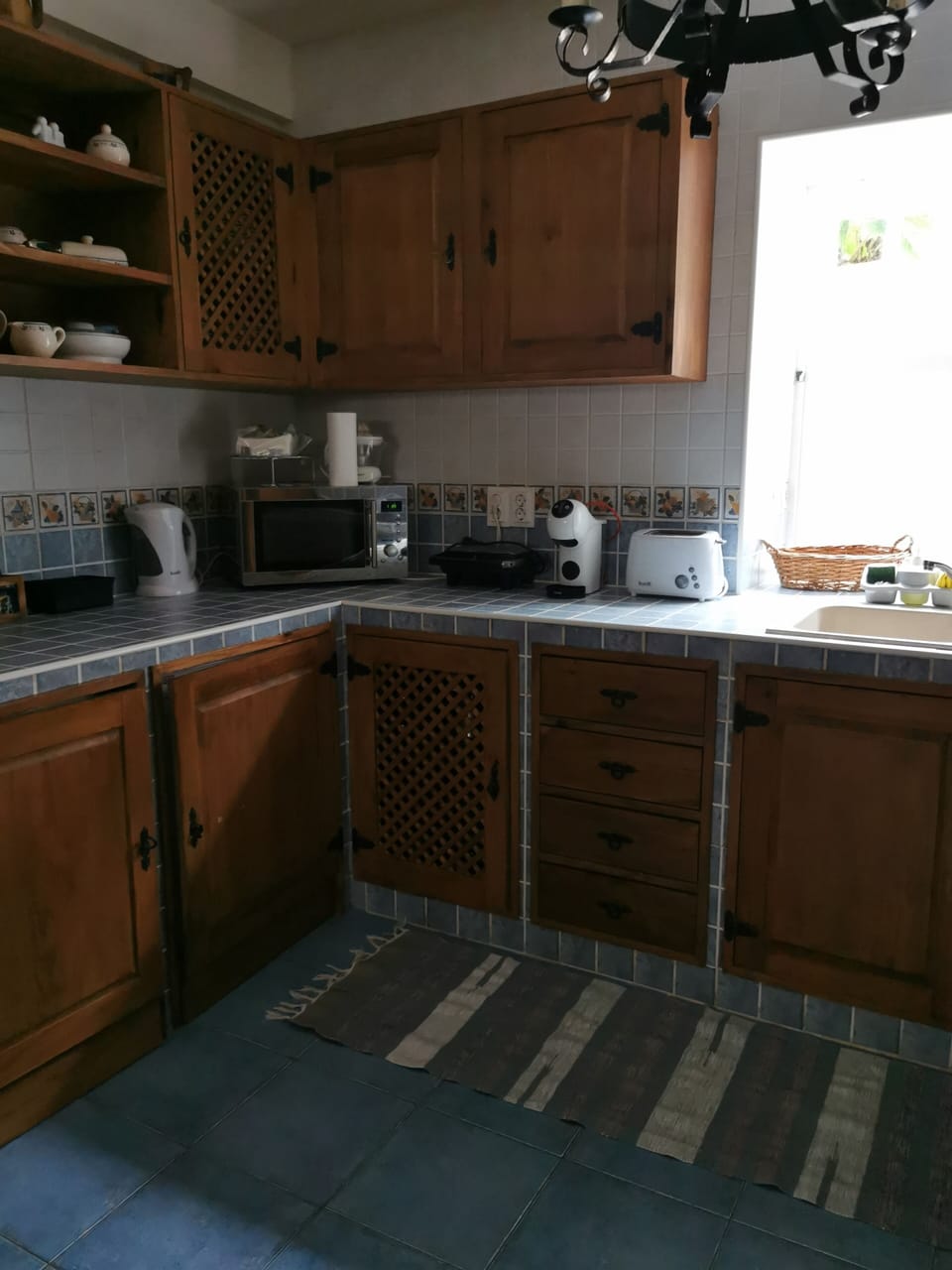 Casa da Atafona, 3 bedrooms | Private kitchen | Full-size fridge, microwave, electric kettle
