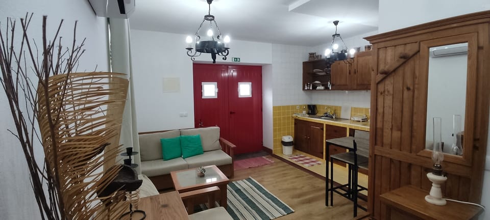 Casa do Palheiro, Ground floor, 1 bedroom | Living area | Flat-screen TV