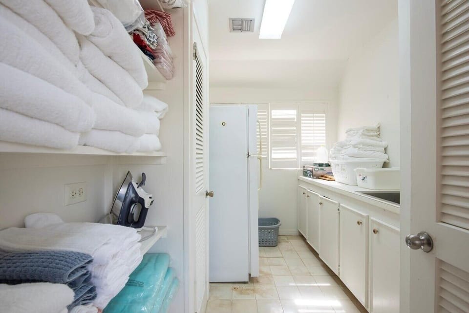 Palm Hill House 4 Bedroom Home House in Exuma, The Bahamas