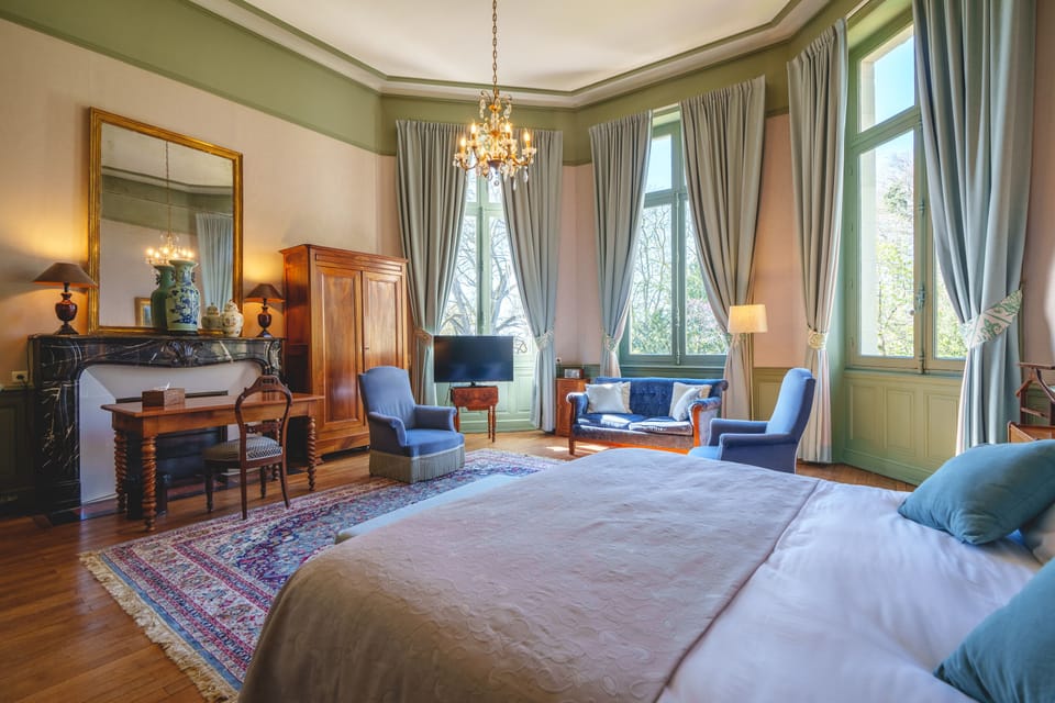 Executive Suite, Air conditioning | Premium bedding, pillowtop beds, minibar, in-room safe