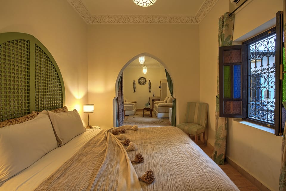 Classic Suite | Minibar, in-room safe, individually decorated, individually furnished