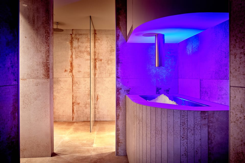 Couples treatment rooms, sauna, steam room, body treatments