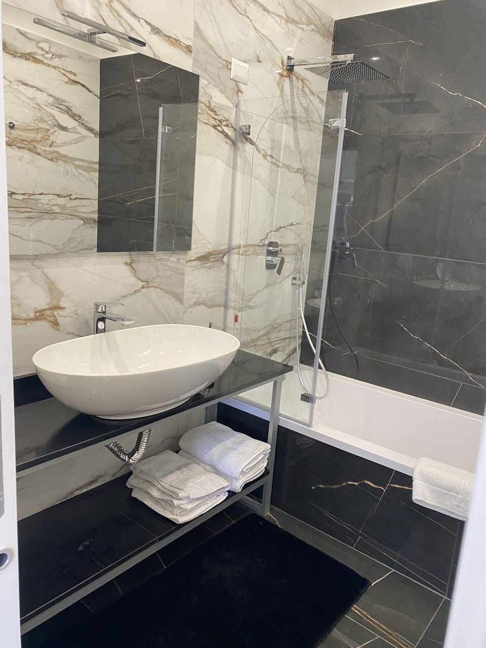 Luxury Double Room | Bathroom | Hair dryer, bidet, soap, shampoo