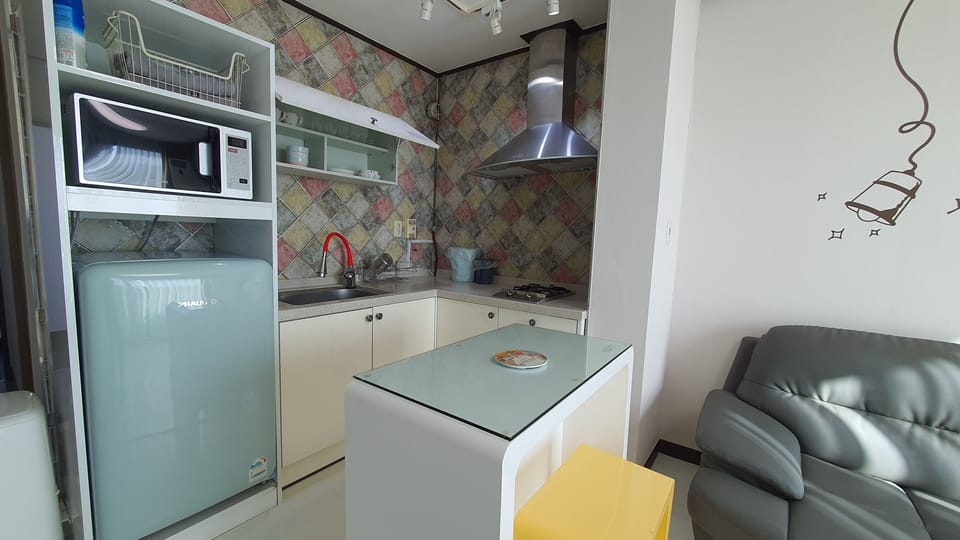 Comfort Room, Kitchen, Ocean View (SPA, 15 PY, Pets are allowed) | Private kitchen | Fridge, microwave, stovetop, coffee/tea maker