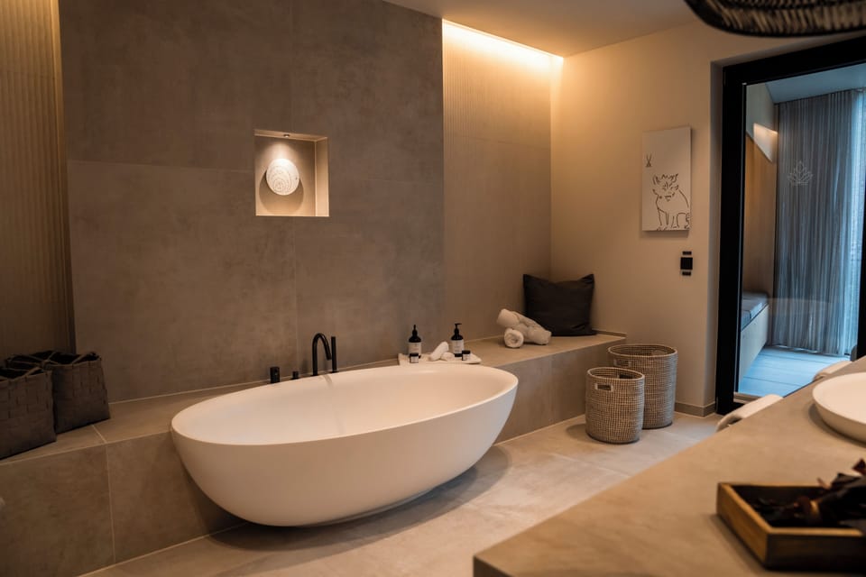 Luxury Suite, Mountain View | Premium bedding, desk, free WiFi, bed sheets