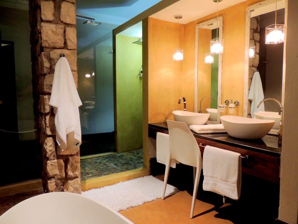 Premier Room | Bathroom | Free toiletries, hair dryer, bathrobes, slippers