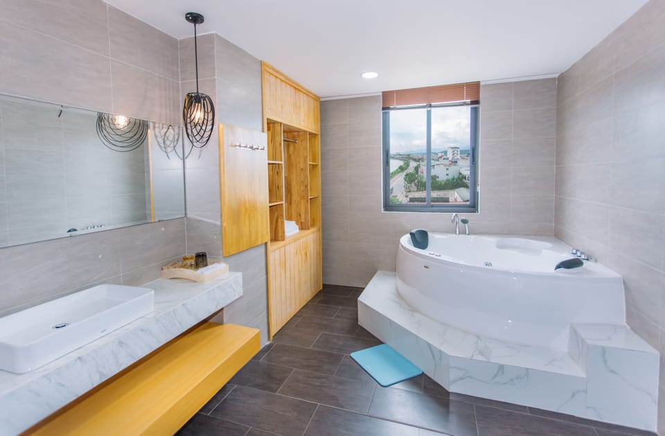 Executive Room, 1 King Bed, Hot Tub, River View | Bathroom | Hair dryer, bathrobes, slippers, bidet
