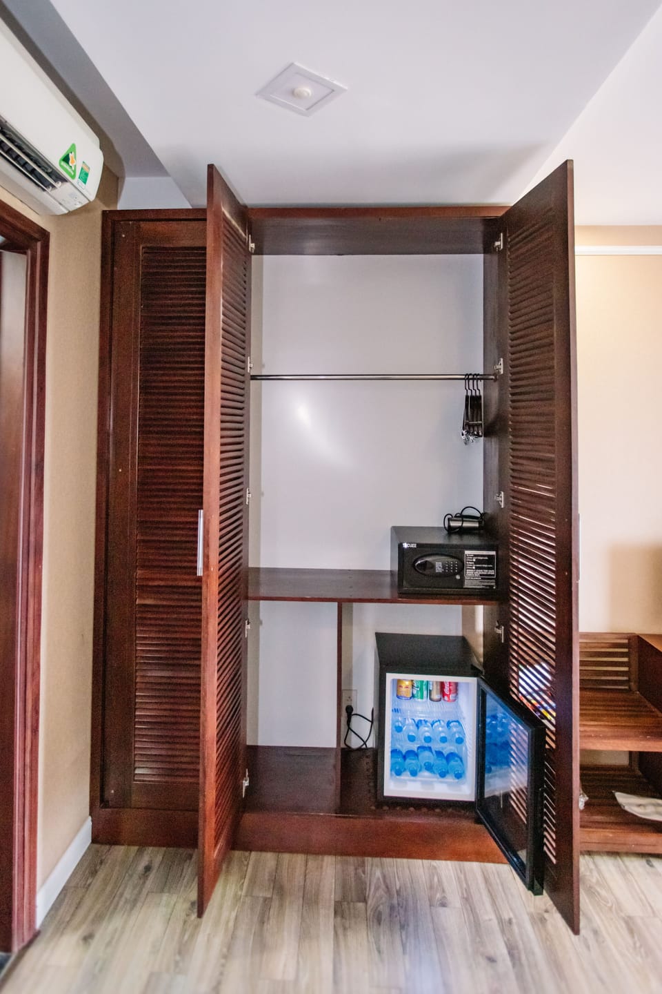 Free minibar items, in-room safe, desk, blackout drapes