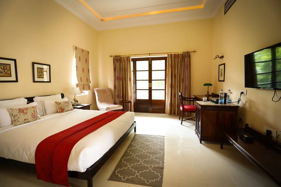 Superior Garden View | In-room safe, iron/ironing board, WiFi (free), bed sheets