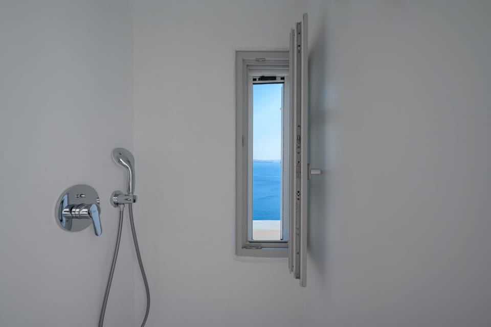 Honeymoon Villa, Jetted Tub, Sea View | Bathroom | Shower, rainfall showerhead, free toiletries, hair dryer