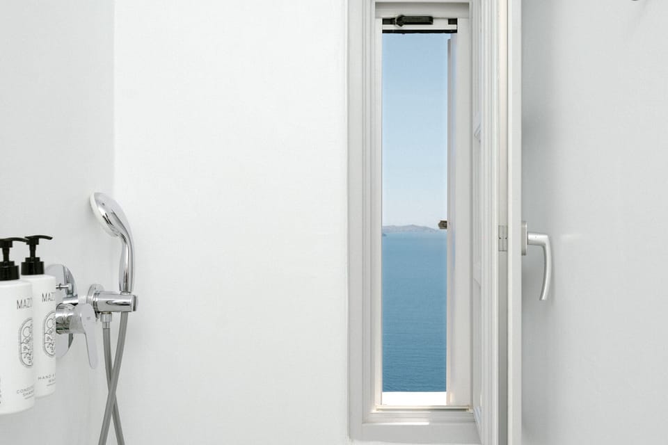 Honeymoon Villa, Jetted Tub, Sea View | Bathroom | Shower, rainfall showerhead, free toiletries, hair dryer