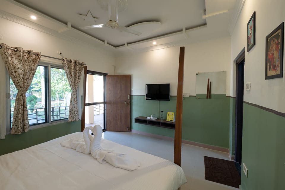Deluxe Double Room | Individually furnished, bed sheets