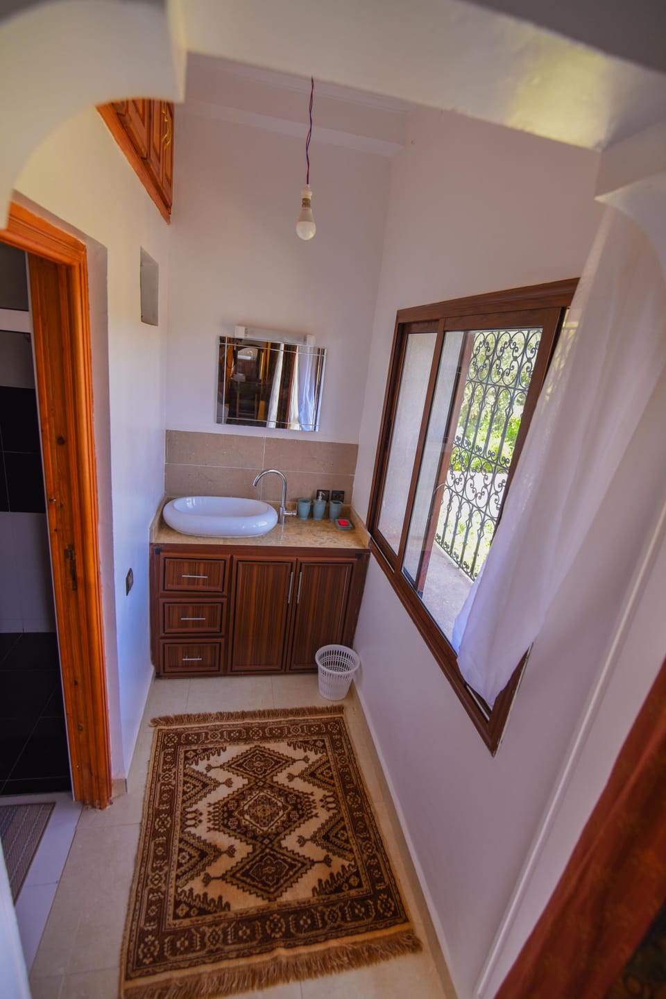 Panoramic Room | Bathroom | Shower, rainfall showerhead, hair dryer (on request), towels