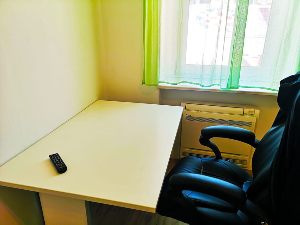 Room, 2 Twin Beds, Shared Bathroom | Laptop workspace, free WiFi, bed sheets