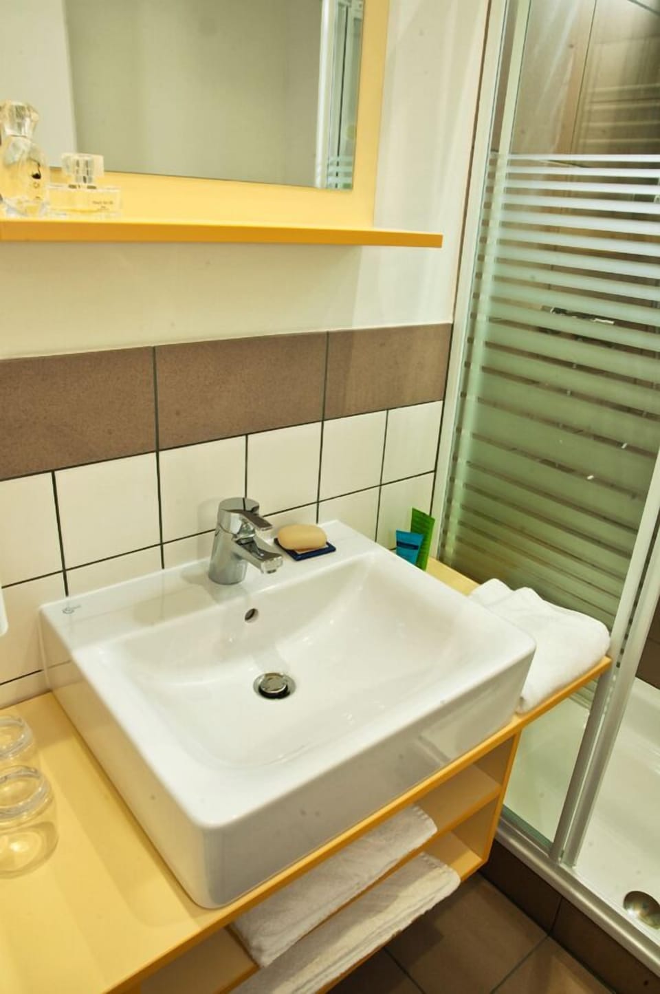 Studio Suite | Bathroom | Shower, hair dryer, towels, soap