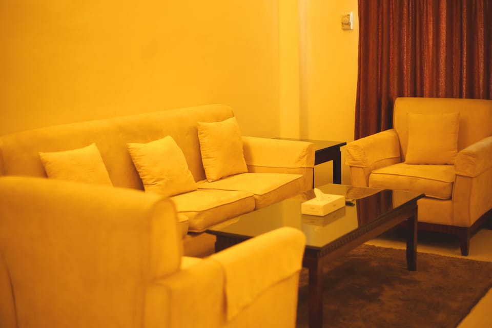 Executive Studio Suite | Living area | Flat-screen TV