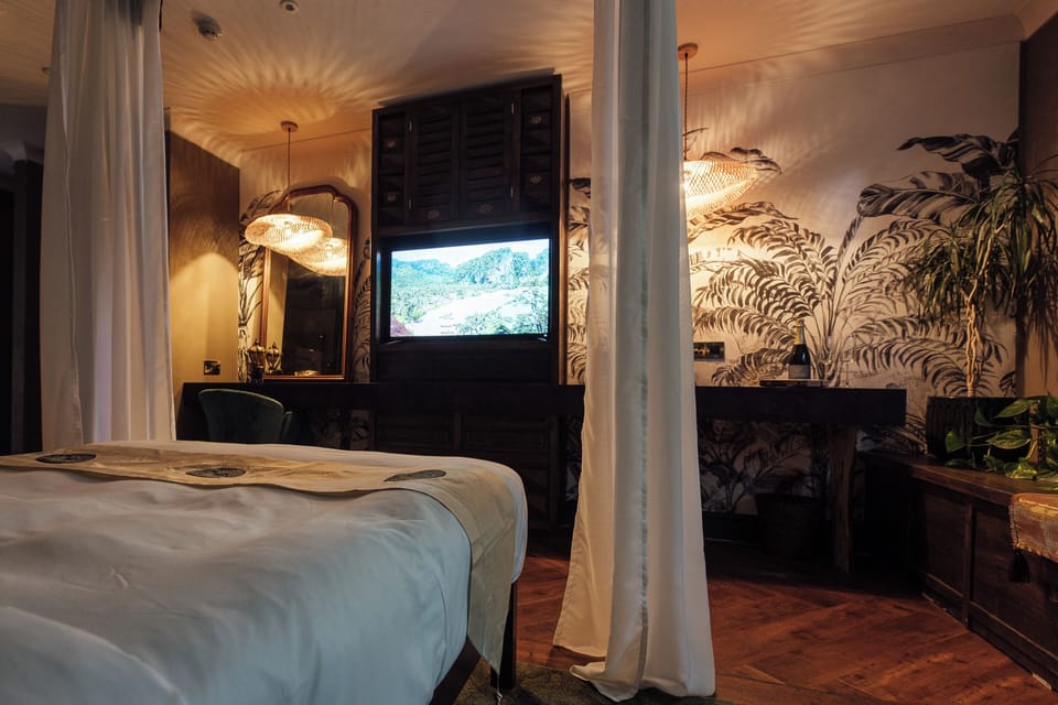 Luxury Double Room | Hypo-allergenic bedding, individually furnished, desk, soundproofing