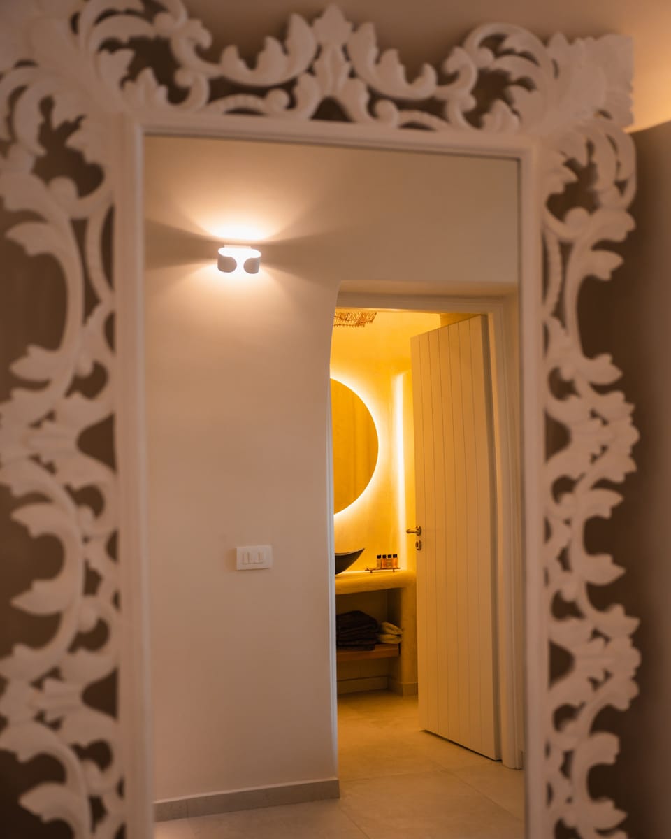 Romantic Cave Suite | Egyptian cotton sheets, premium bedding, Select Comfort beds, minibar