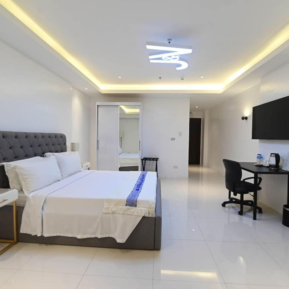 Standard Room | In-room safe, iron/ironing board (on request), WiFi (free)