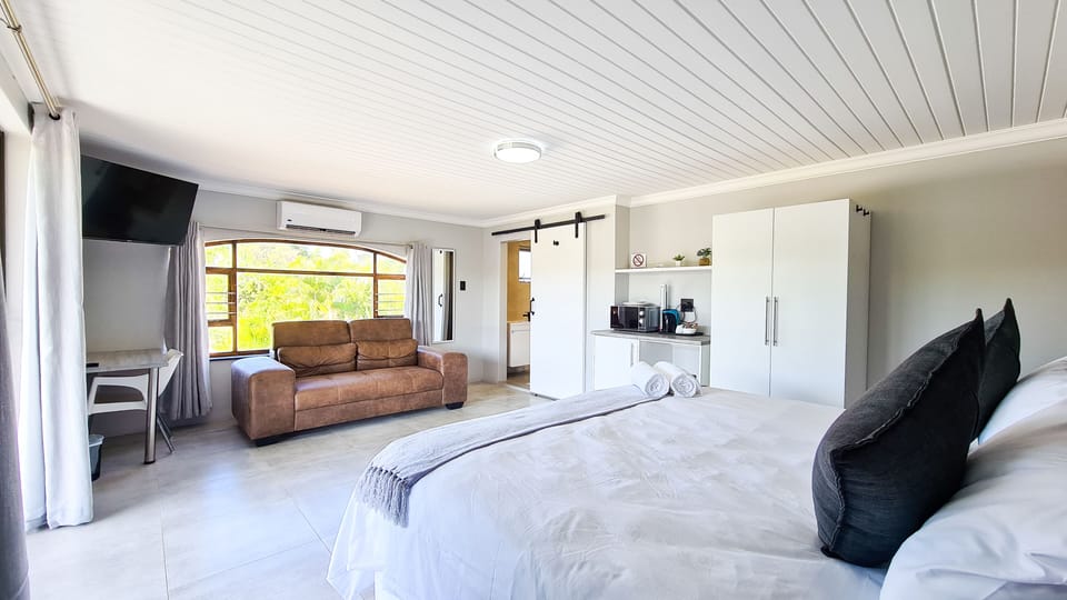 Executive Double Room | Premium bedding, down comforters, individually decorated