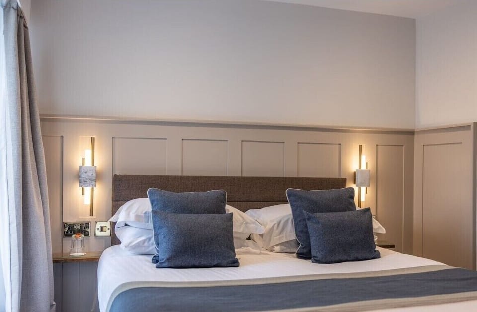 Executive Double Room | Hypo-allergenic bedding, individually decorated, individually furnished