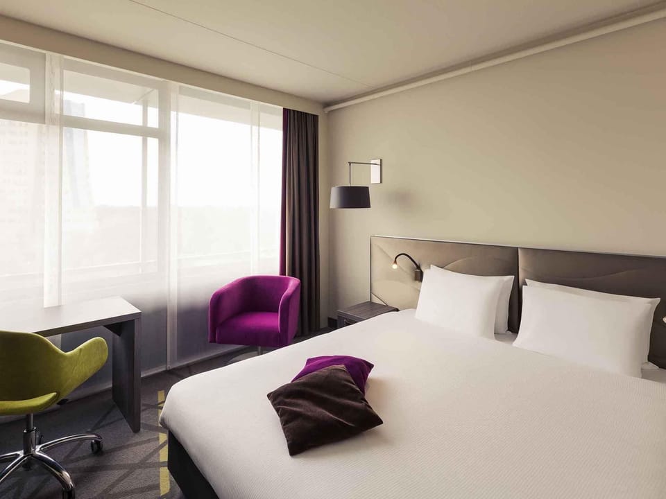Minibar, in-room safe, desk, iron/ironing board