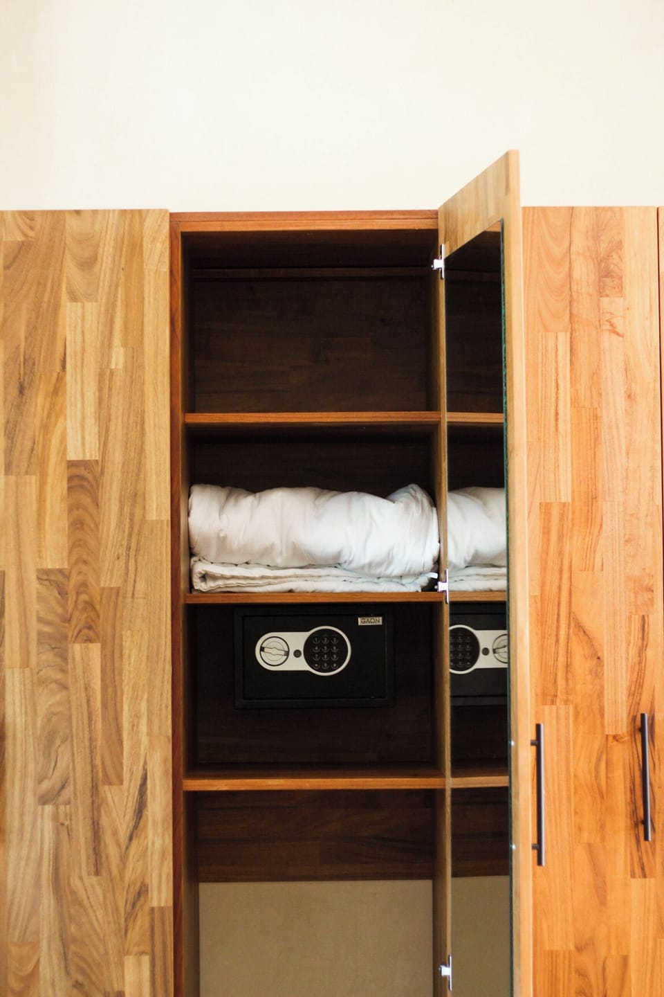 Premium bedding, Select Comfort beds, in-room safe