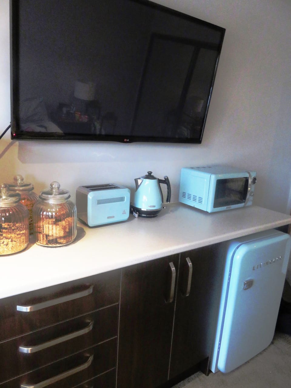 The Velvet Suite | Private kitchenette | Coffee/tea maker, fridge, microwave, electric kettle