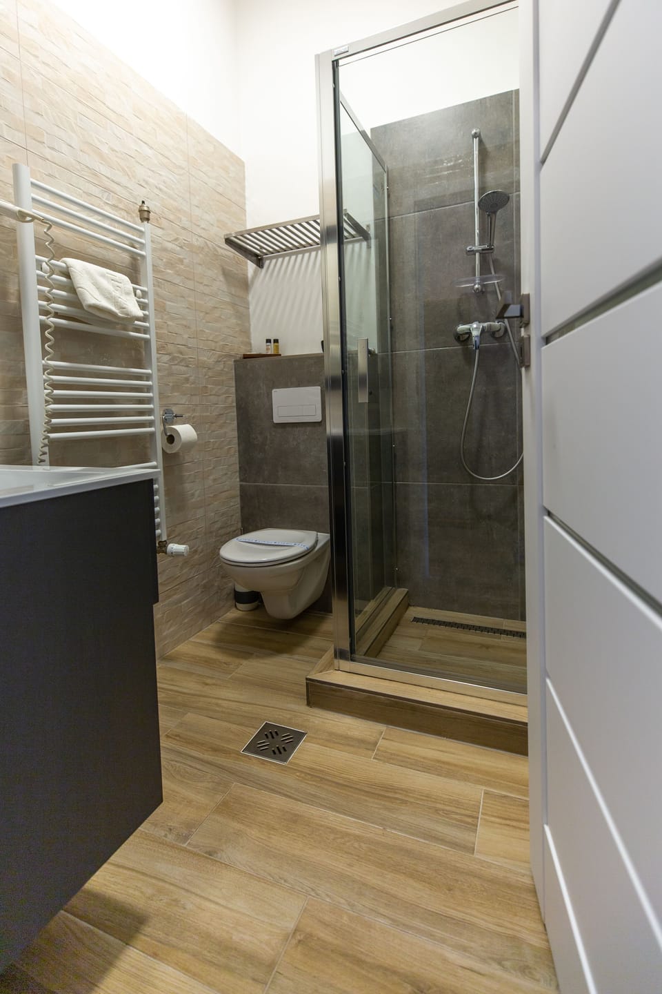 Standard Triple Room | Bathroom | Shower, hair dryer, towels, soap