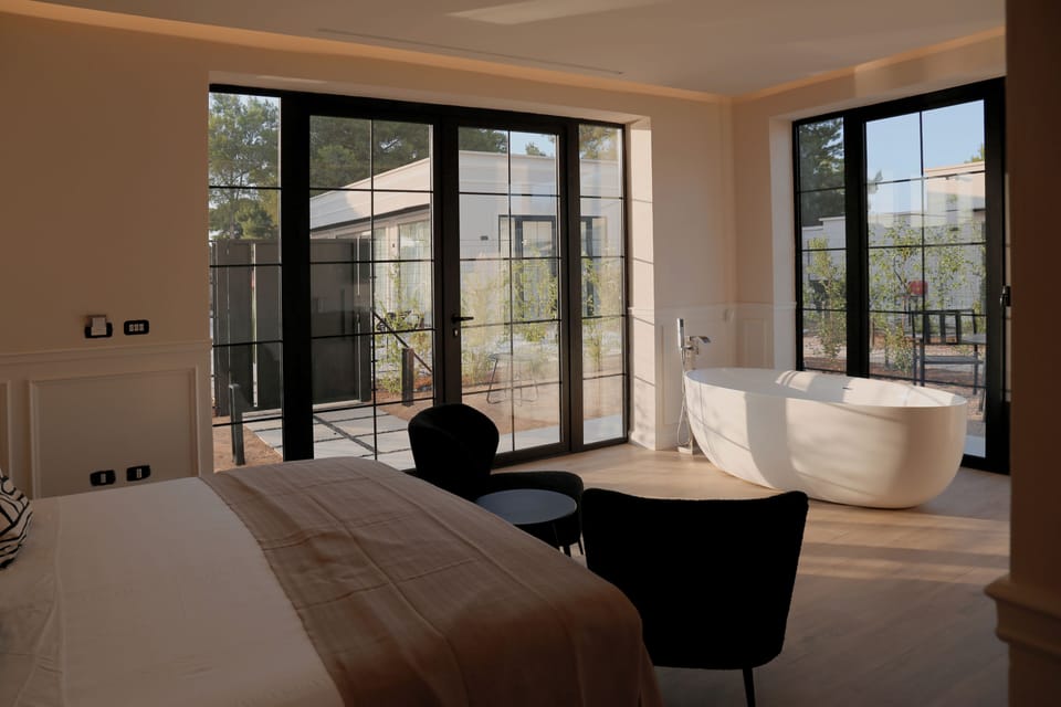 Junior Studio Suite, 1 Queen Bed, Patio, Pool View | Minibar, soundproofing, free WiFi, bed sheets