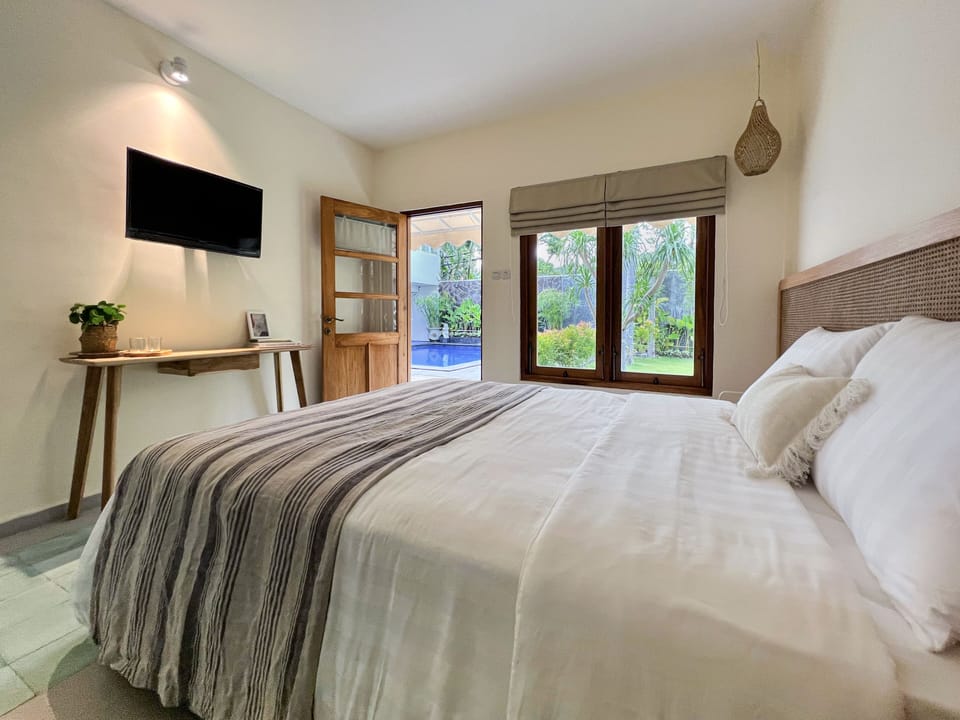 Superior Double Room | Egyptian cotton sheets, premium bedding, desk, WiFi (free)