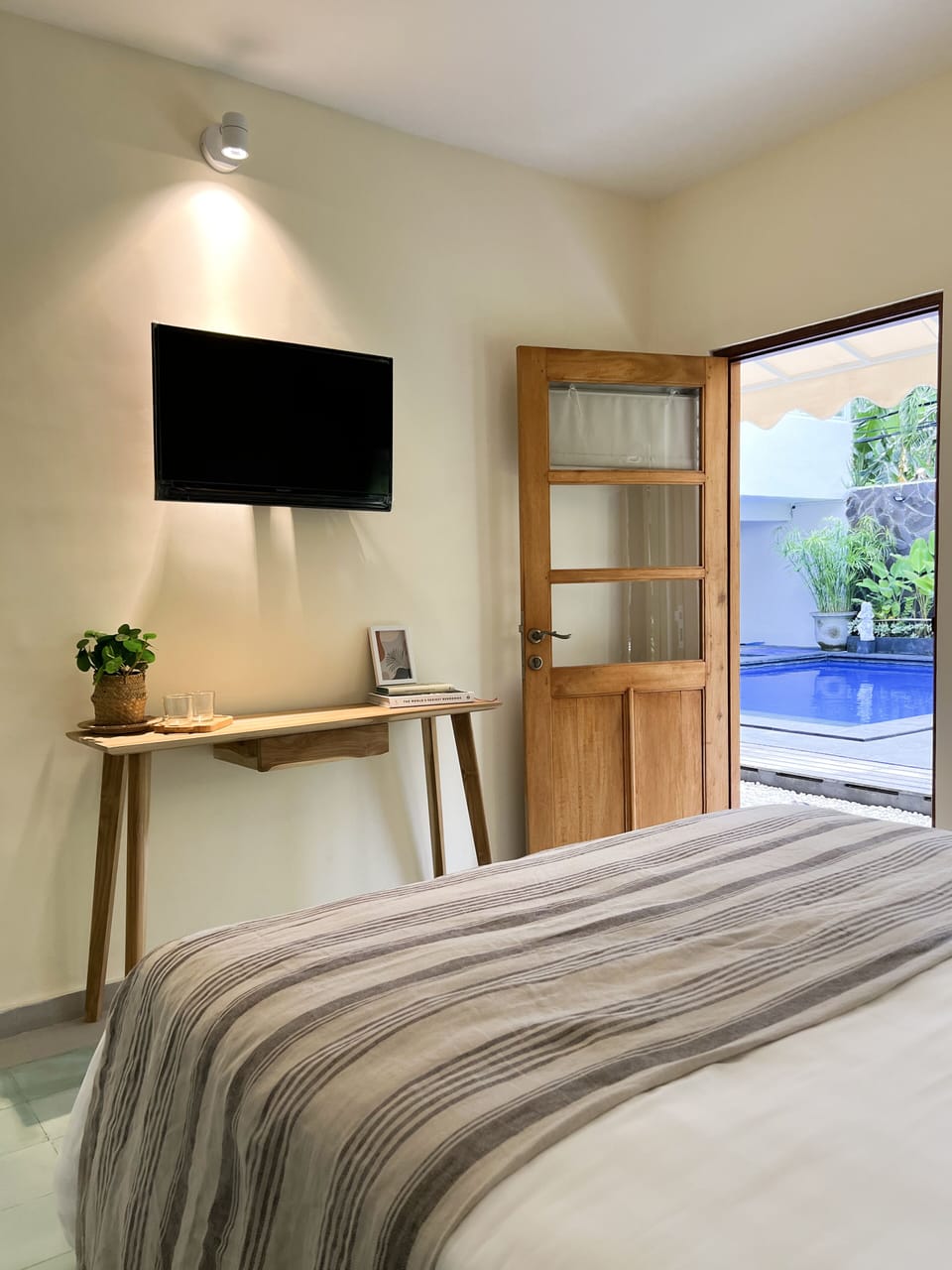 Superior Double Room | Egyptian cotton sheets, premium bedding, desk, WiFi (free)