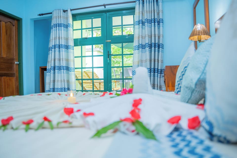 Family Double Room | Minibar, WiFi (free), bed sheets
