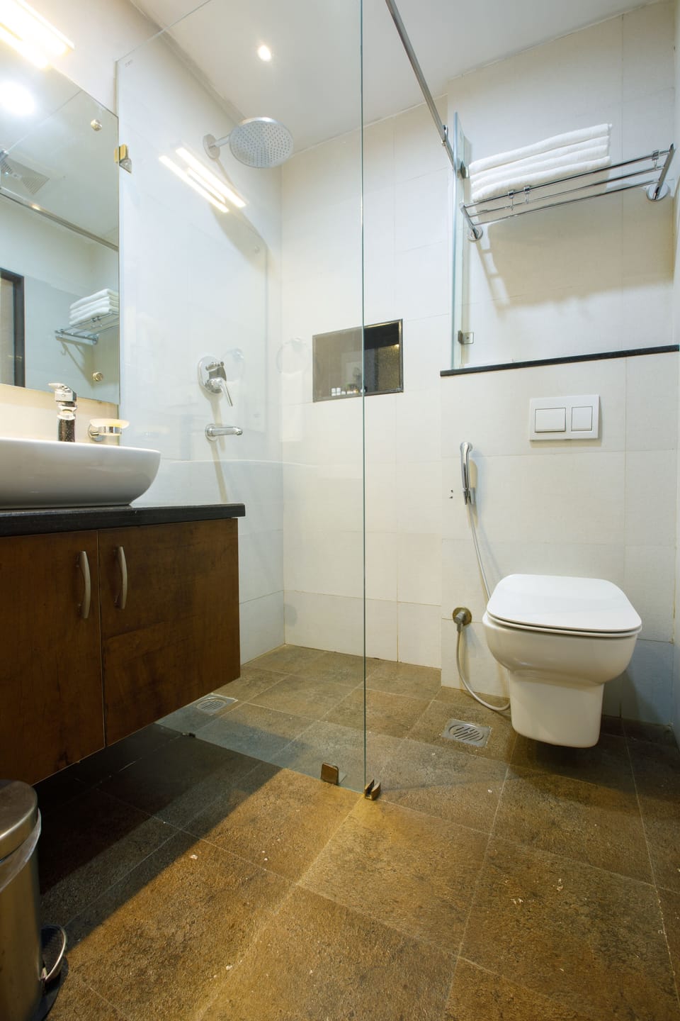 Shower, rainfall showerhead, free toiletries, hair dryer