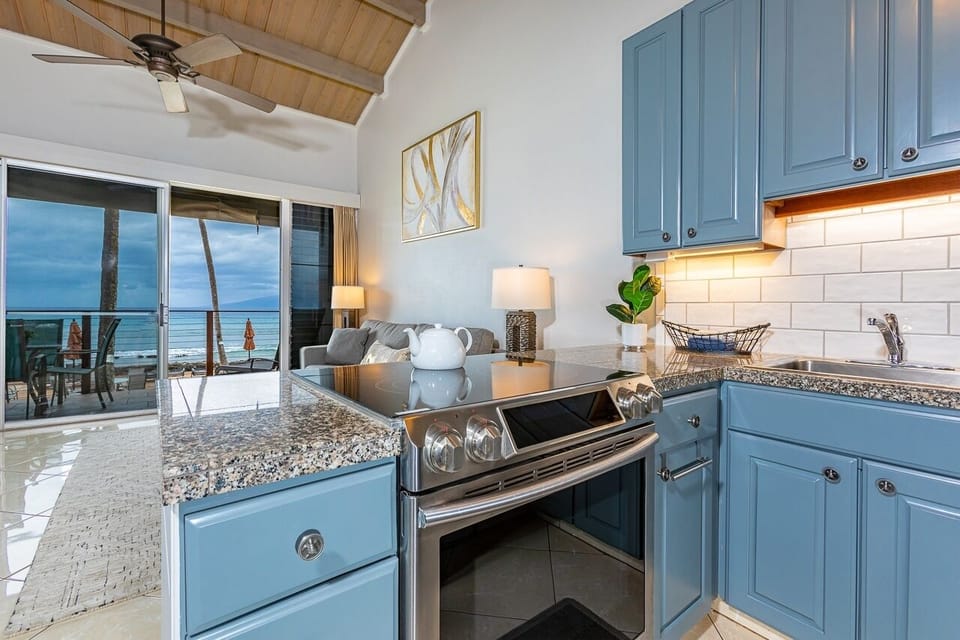Condo, 1 Bedroom | Private kitchen | Coffee/tea maker, fridge, oven, toaster