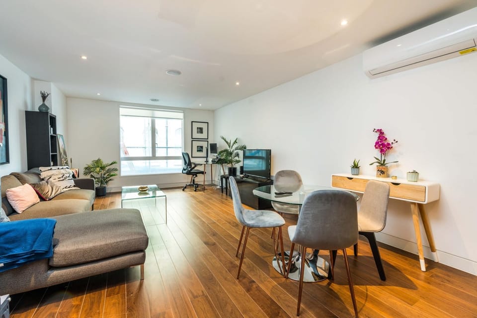 Apartment (2 Bedrooms) | Living area