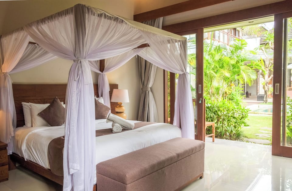 Luxury Suite | In-room safe, desk, blackout drapes, free WiFi