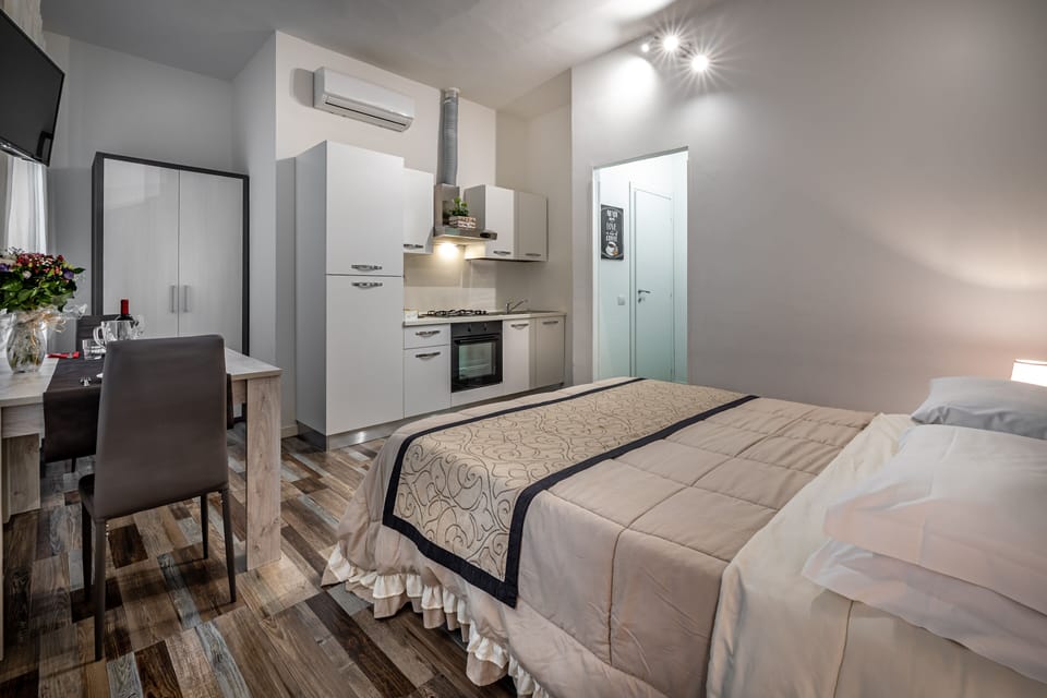 Standard Studio | Down comforters, minibar, desk, soundproofing
