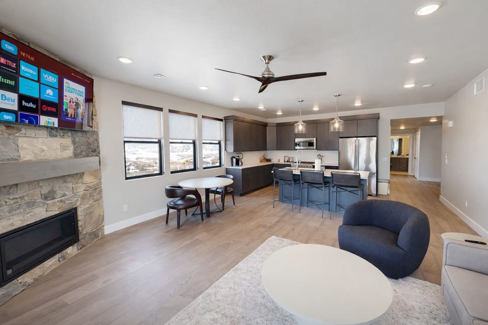 Condo, 3 Bedrooms | Interior